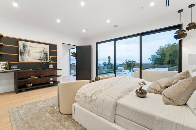 Building Photo - 9031 Alto Cedro Dr