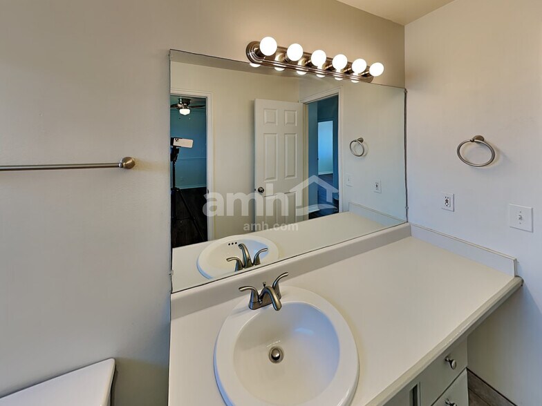 Building Photo - 5544 Lopalena Cir