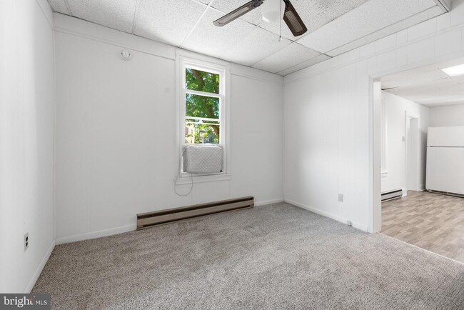 Building Photo - 815 N Maple Ave