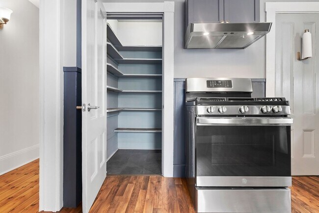 Building Photo - 17 Lothrop St