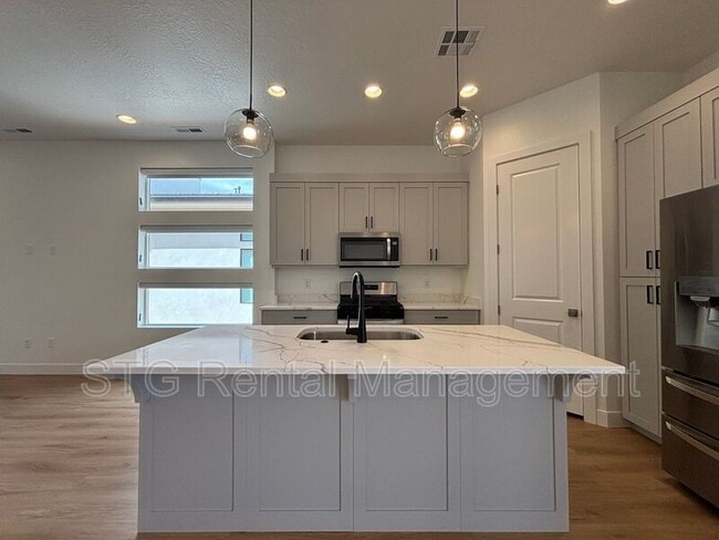 Building Photo - 2963 E Snowberry Dr