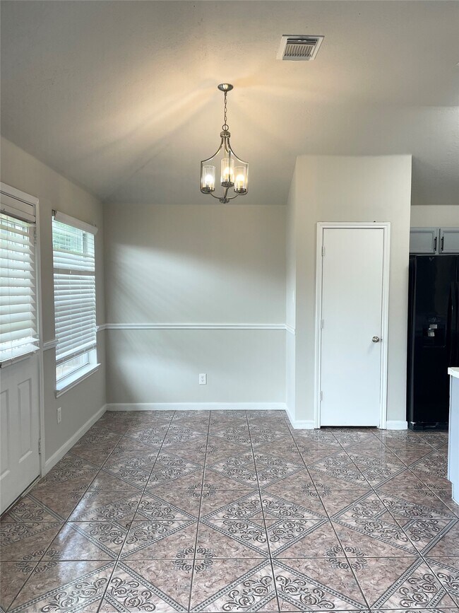 Building Photo - 2831 Sockeye Dr