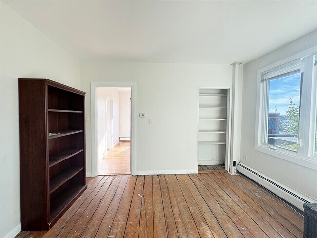 Building Photo - 253 Webster St