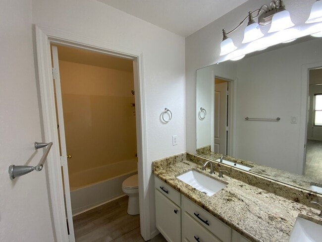 Building Photo - 4 Bedroom Single Story Home Available in C...