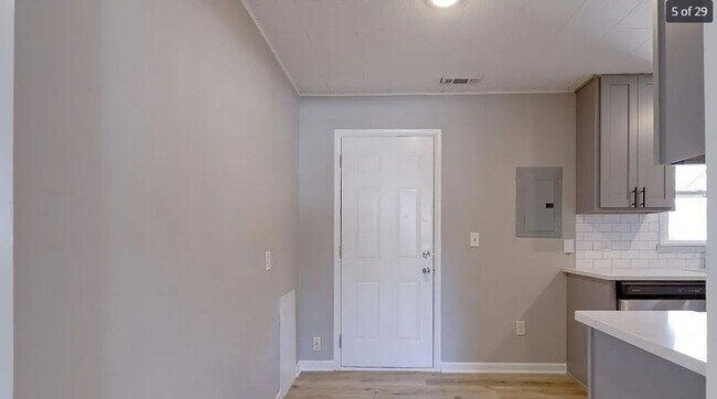 Building Photo - 319 N St Paul St