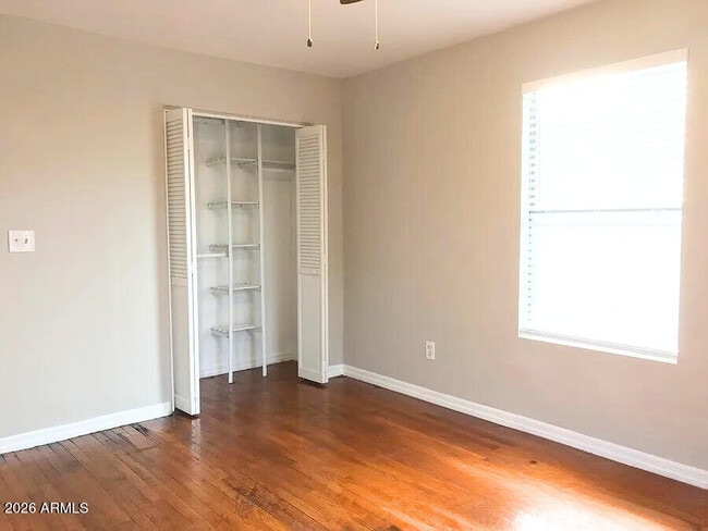 Building Photo - 8238 W Monroe St