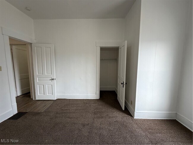 Building Photo - 317 12th St NE