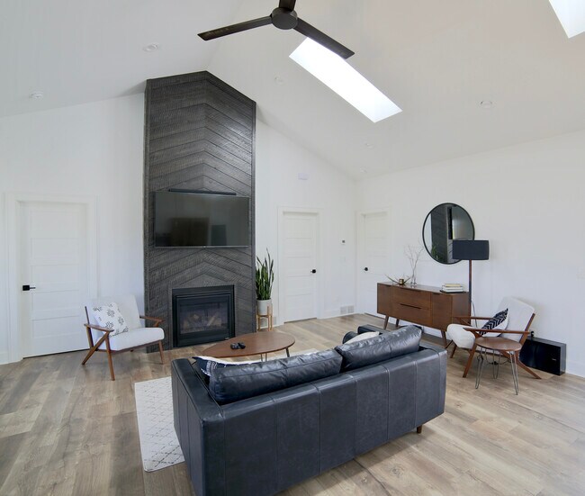 Building Photo - 1830 22nd St S