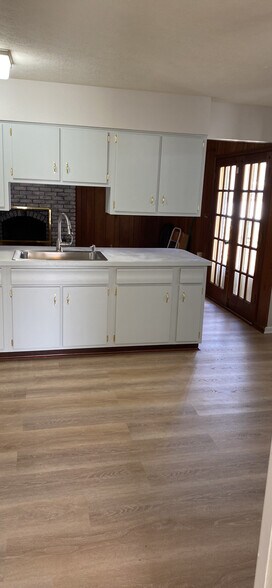 Building Photo - 3113 Pomeroy Dr