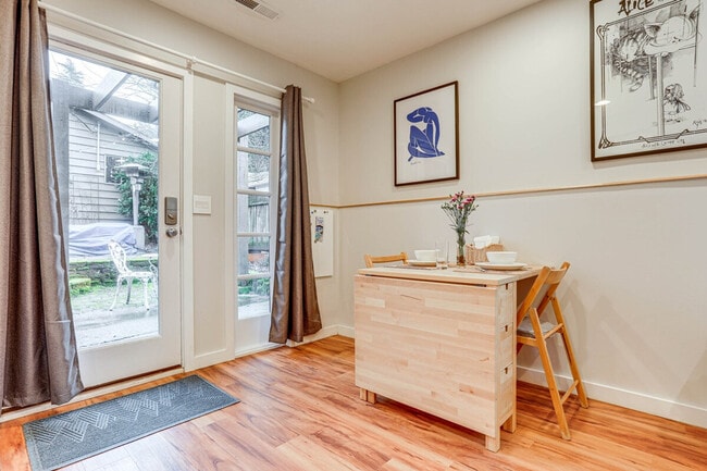 Building Photo - 10052 Interlake Ave N