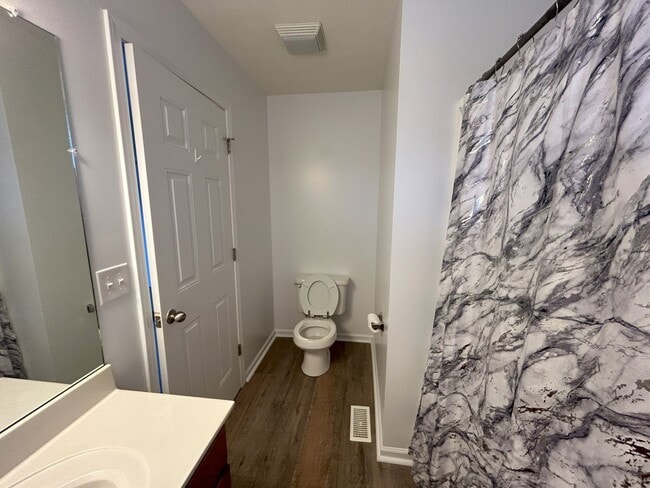 Building Photo - Sublease 6/1/25- 10/31/25