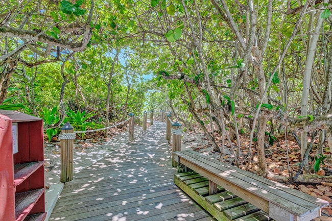 Building Photo - 145 S Ocean Ave