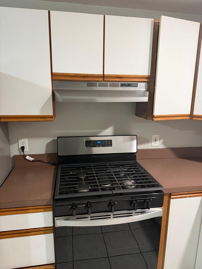 Building Photo - 61 Tracey St