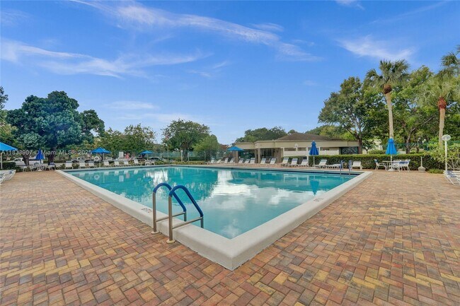 Building Photo - 106 Gardens Dr