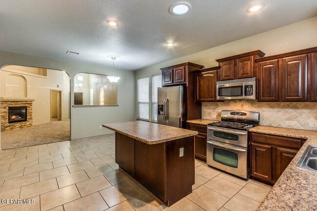 Building Photo - 14289 Desert Sky Dr