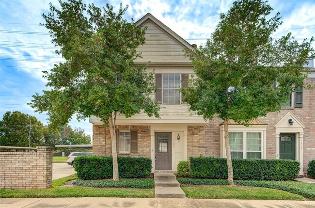 Primary Photo - 2810 Grants Lake Blvd