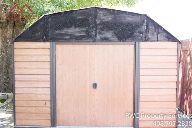 Building Photo - 4267 Will Rogers Dr