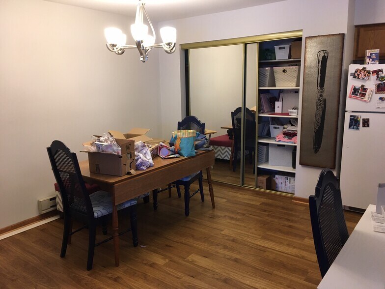 Dining - 135 W Oak Leaf Dr