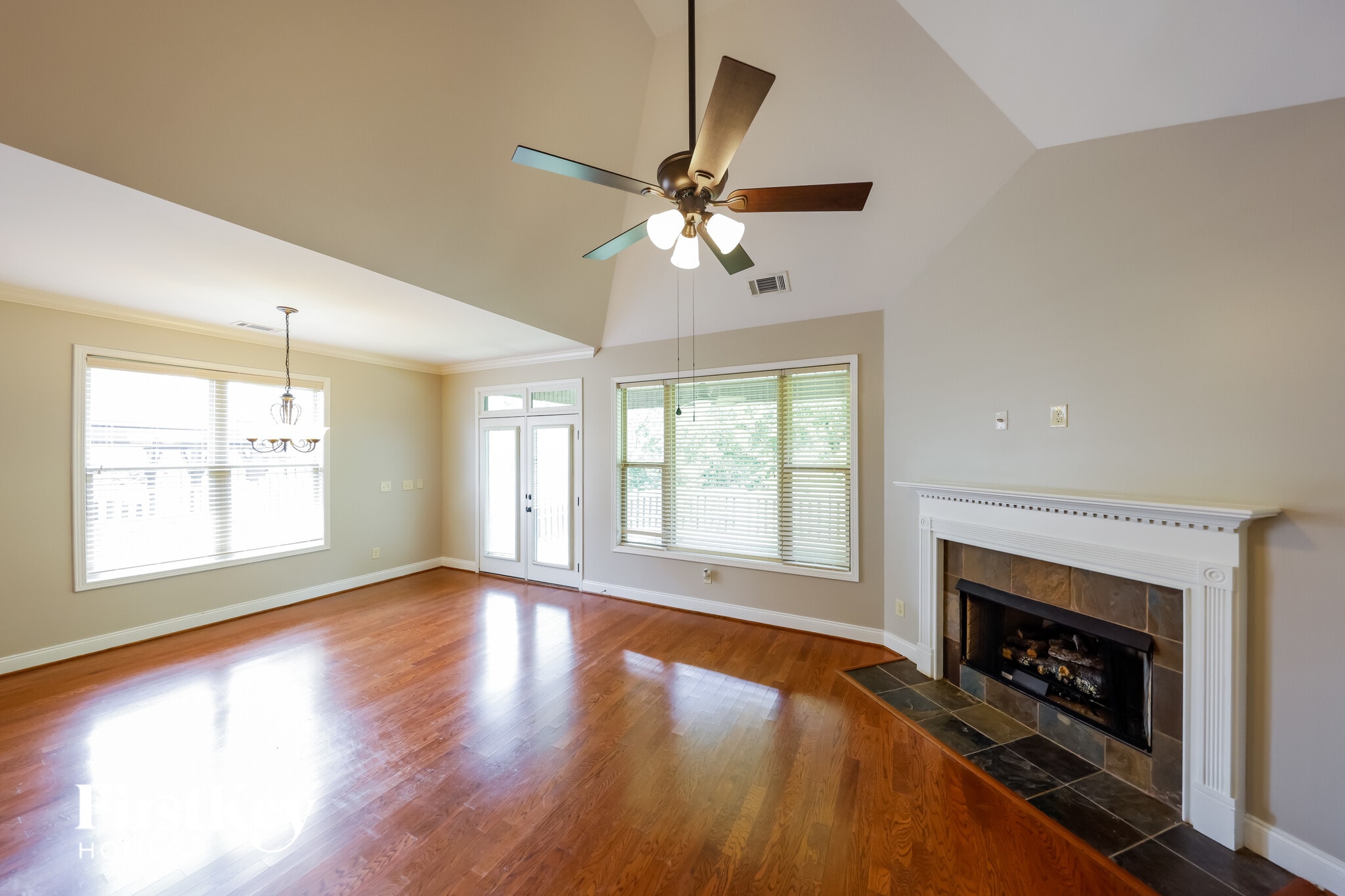 Building Photo - 156 Willow View Lane