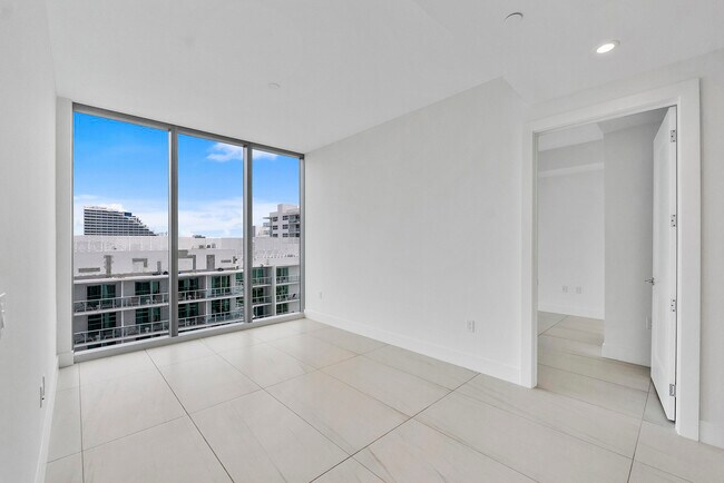 Building Photo - 151 N Seabreeze Blvd