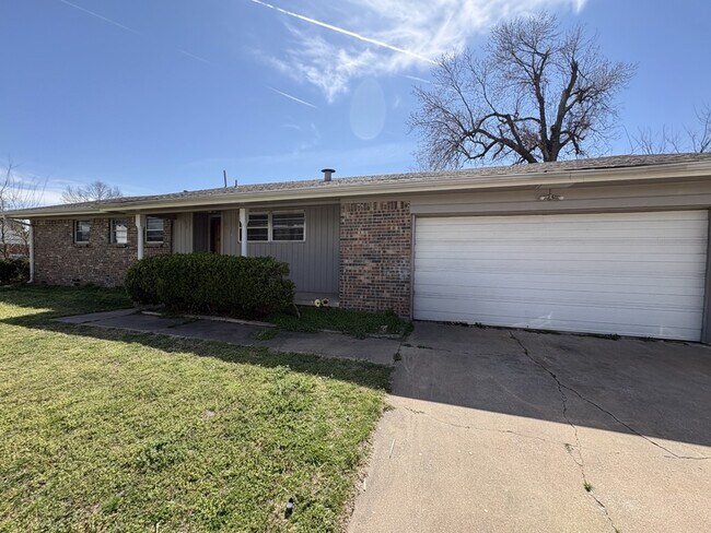 Building Photo - 10124 E 22nd St