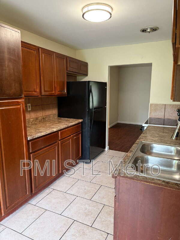 Building Photo - 1510 Trampe Ave