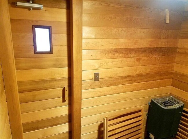 Building Photo - 2270 NE 68th St