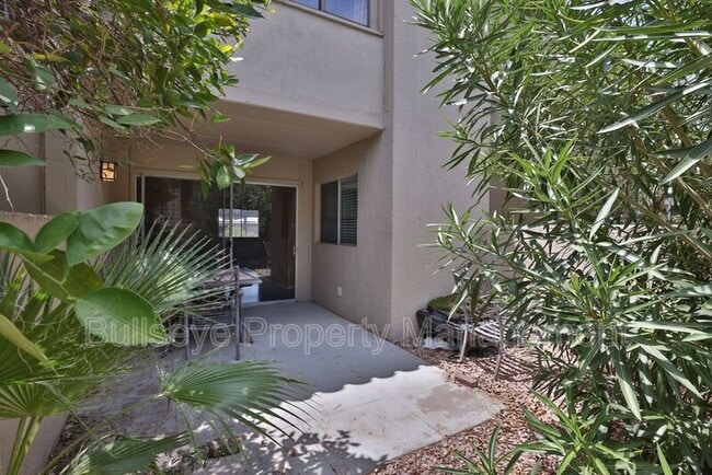 Building Photo - 4201 E Camelback Rd