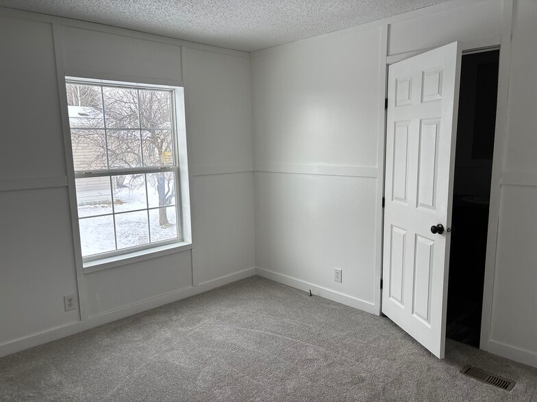 Building Photo - 1045 Conrad Dr