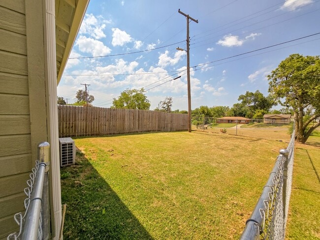 Building Photo - Cute Efficiency Studio Style Home in Shawnee!