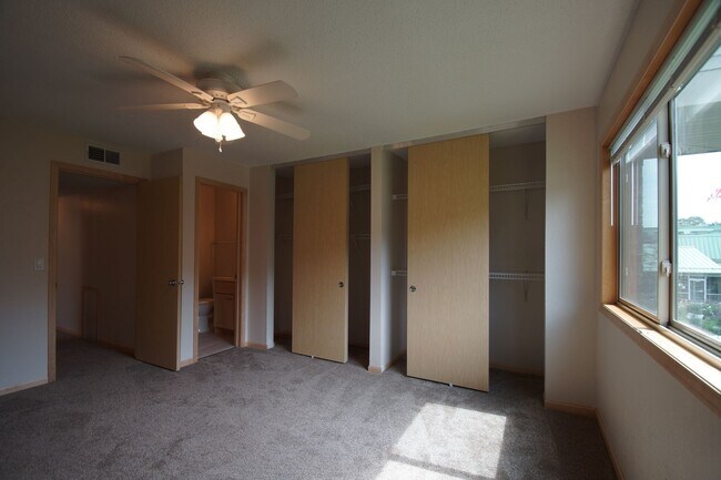 Building Photo - Fully Renovated Appaloosa Suite