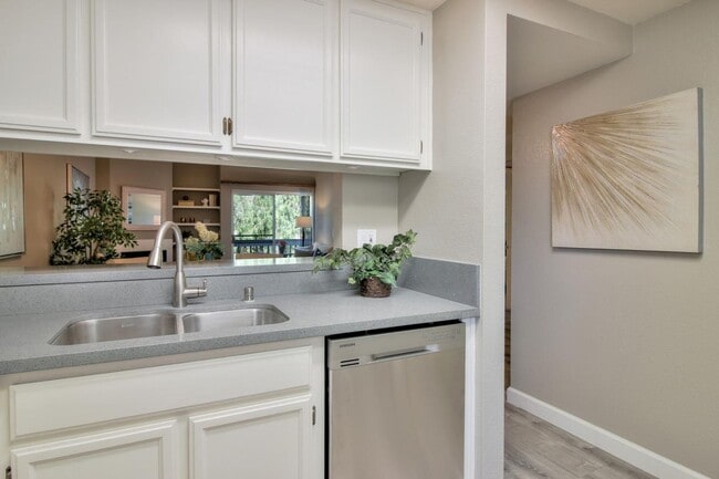 Building Photo - Wow! What a Great Home! Available Now!