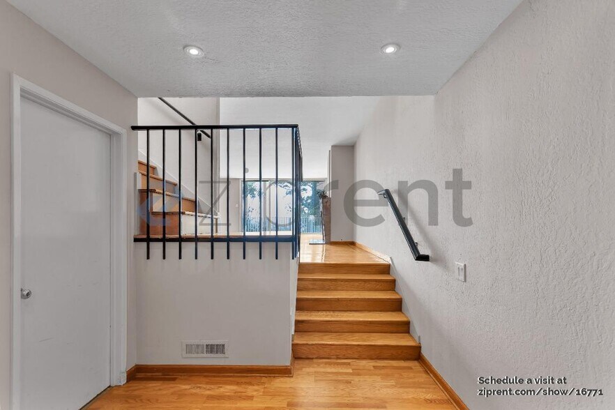 Building Photo - 115 Mendosa Ave