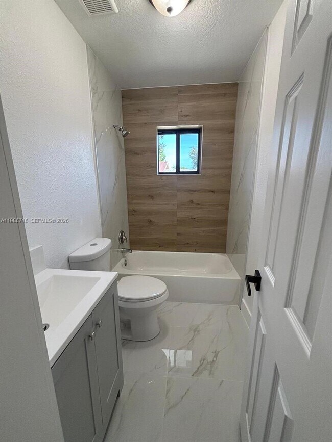 Building Photo - 5601 NW 31st Ave