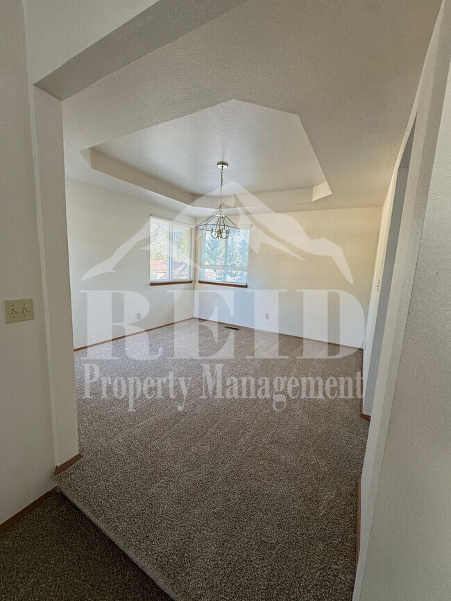 Building Photo - 979 NW Calypso Cir