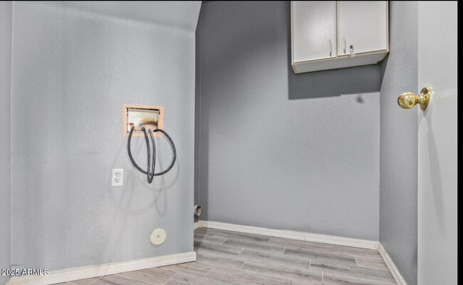 Building Photo - 280 S Elizabeth Way