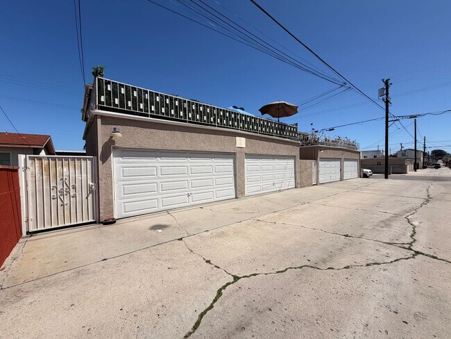 Building Photo - Completely Remodeled 2 Bed, 1 Bath in San Pedro w/ Garage Parking!