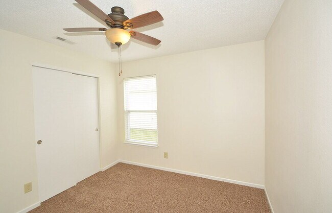 Building Photo - 8561 Bluff Point Dr