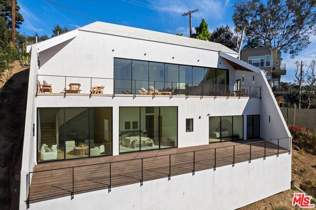 Building Photo - 3699 Alta Mesa Dr