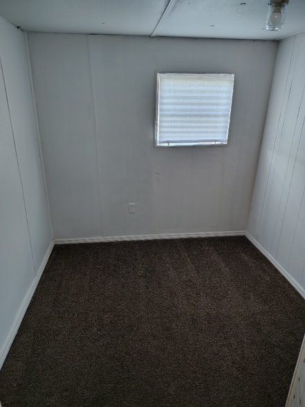 Building Photo - 210 SE Camelot Loop