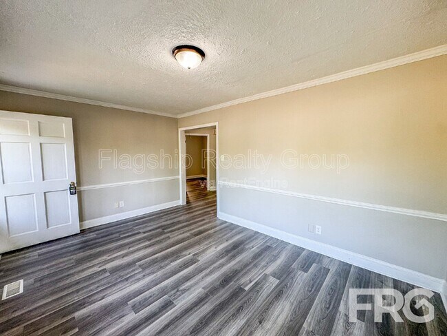 Building Photo - 610 3rd St