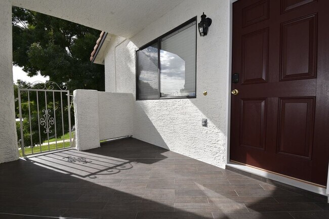 Building Photo - Stunning 2-Bedroom, 2-Bathroom Condo Located at The Lakes!