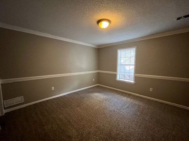 Building Photo - Renovated 3 Bedroom 2 Bath Townhome for Rent!