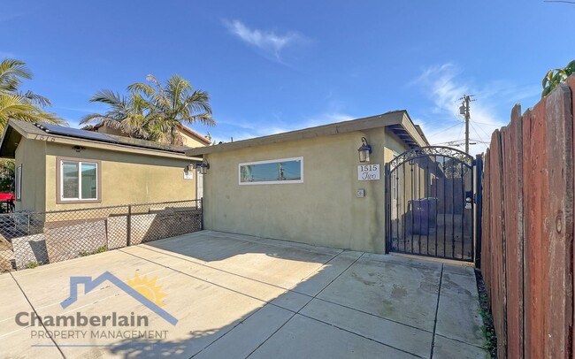 Building Photo - Studio in Oceanside!