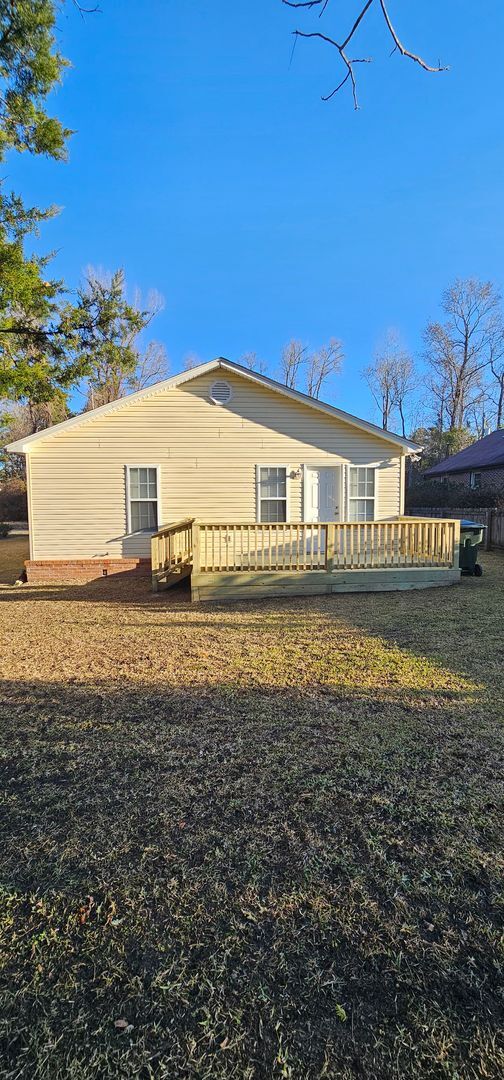 Building Photo - Spacious 3-Bedroom, 2-Bath Home with Moder...