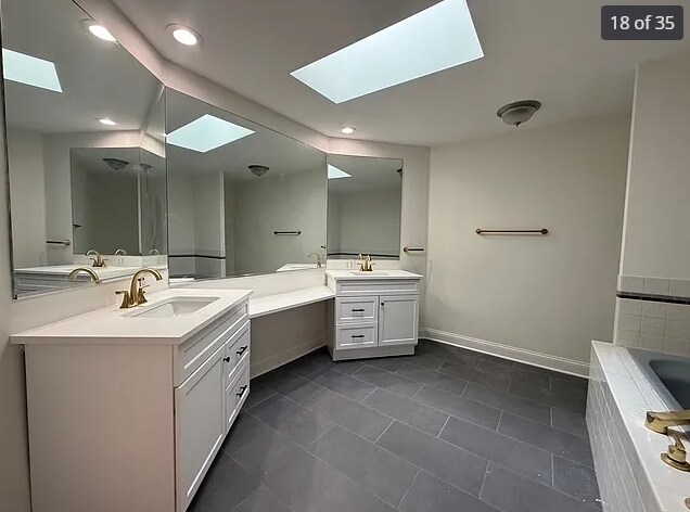 Building Photo - 3706 N Wilton Ave