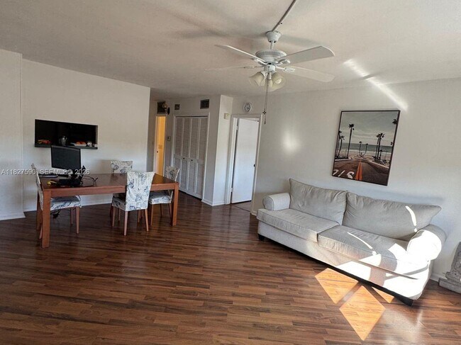 Building Photo - 1881 Middle River Dr