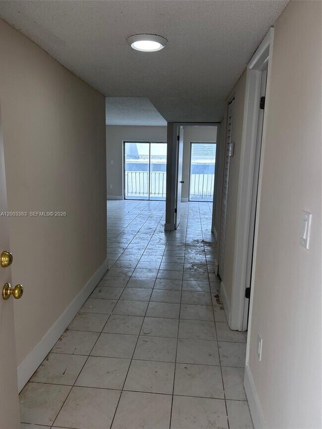 Building Photo - 1950 W 54th St