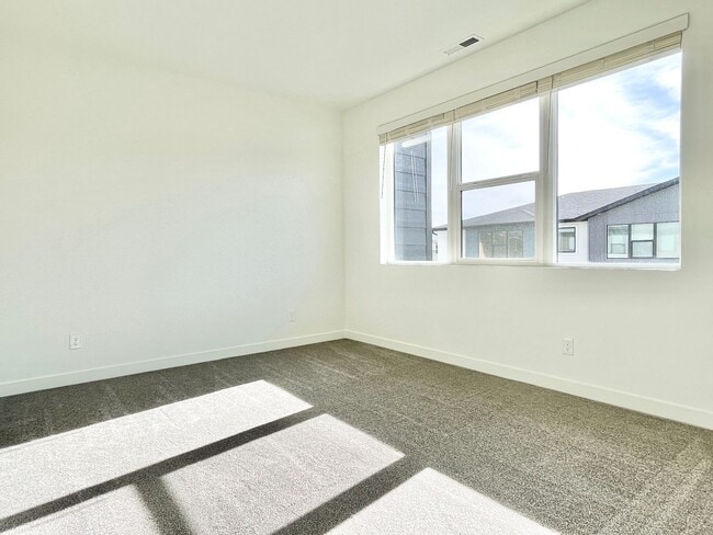 Building Photo - Beautiful Modern Townhome in American Fork!