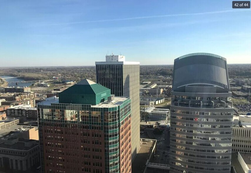 Building Photo - 700 Grand Ave